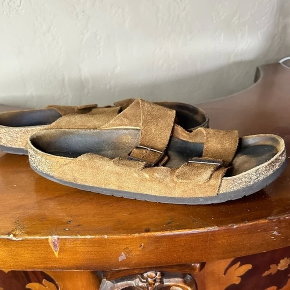 The Steve Jobs Birkenstocks‎